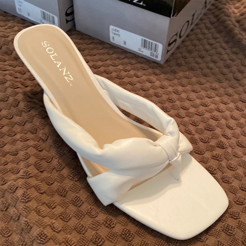 Beautiful brand new! Really nice sandals. White very comfortable.